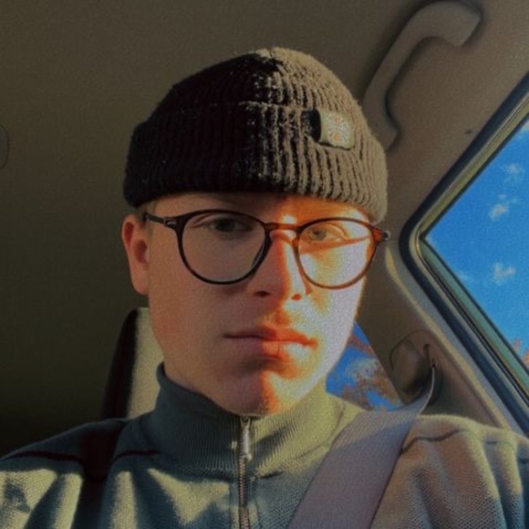 Meet your Posher, Sacha - Picture 1 of 1